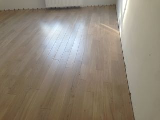 parkieciarz.com.pl montaż podłogi drewnianej dylatacje